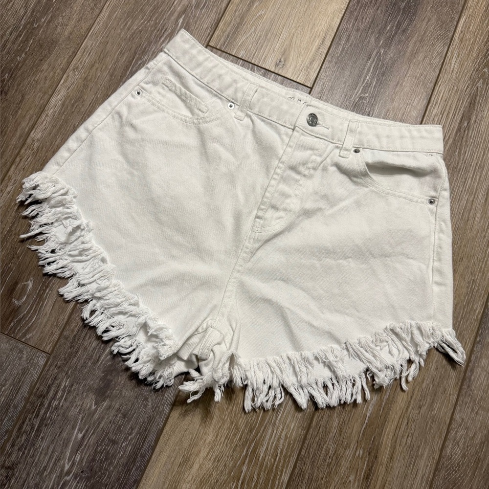 White 100% cotton fringe short Size 6
“Measurements posted”